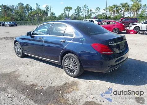 2015 Mercedes-Benz C 300 Luxury из США, поврежденный, VIN 55SWF4JB8FU044367